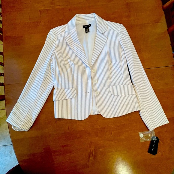 NWT. Rafaella blazer/jacket. White with gray stripes. Size 8 women’s. - Picture 3 of 8